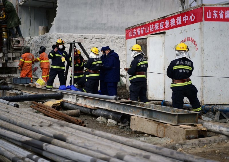 Spasioci pokušavaju izvući kineske rudare koji su ostali zatrpani prije gotovo dva tjedna