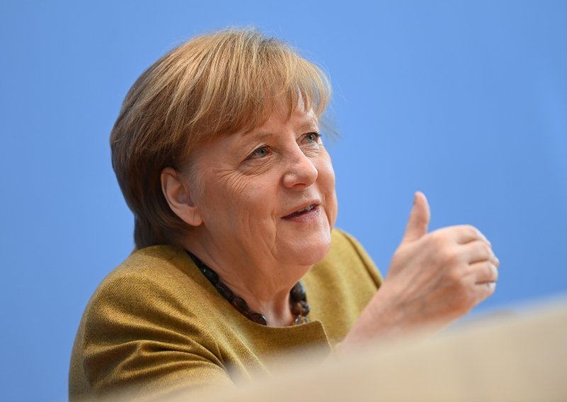 Merkel i Draghi najavili da će se cijepiti AstraZenecom