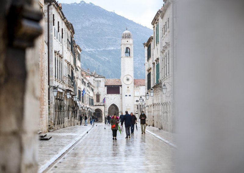70-godišnji muljator krivotvorio ugovore i pokušao prisvojiti dvije nekretnine u Dubrovniku