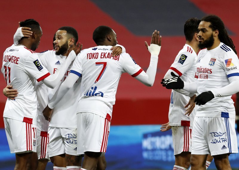 Olympique Lyon sa stilom pregazio velikog suparnika; na gostovanju mu utrpao čak pet golova