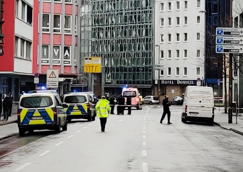 U Frankfurtu nekoliko ljudi ozlijeđeno u sumanutom napadu nožem