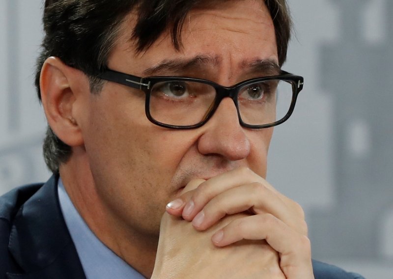 Španjolski ministar zdravstva odstupio zbog kandidature na izborima u Kataloniji