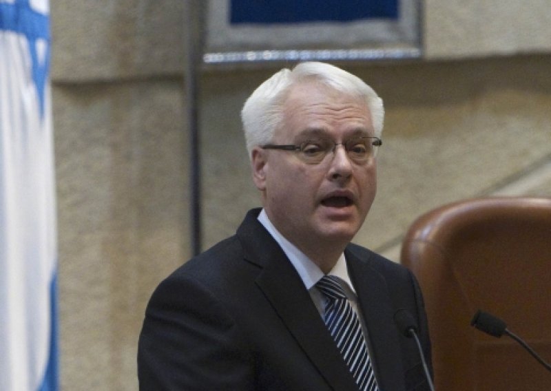 Josipovic addresses Knesset, apologises for crimes against Jews