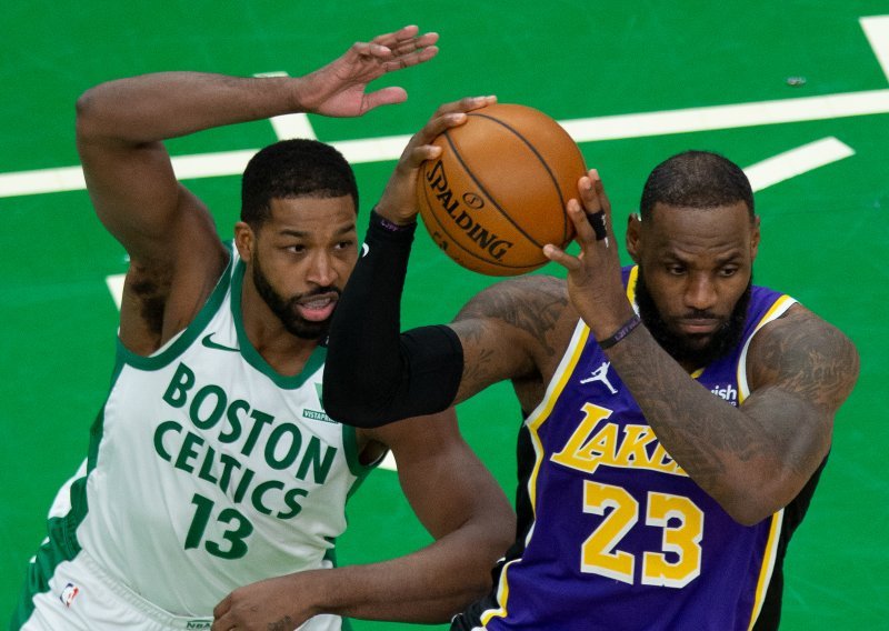 Košarkaški klasik Celticsa i Lakersa završio minimalnim slavljem prvaka; briljantni Lillard sa zvukom sirene srušio Bullse