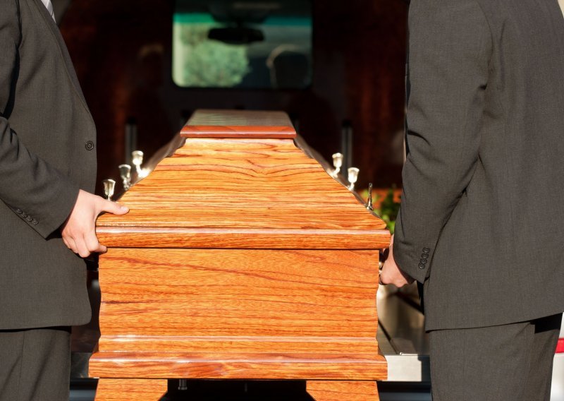 Udruga pogrebnika diže bunu protiv monopola: U godini rekordne smrtnosti digli su cijenu usluga i do čak 100 posto