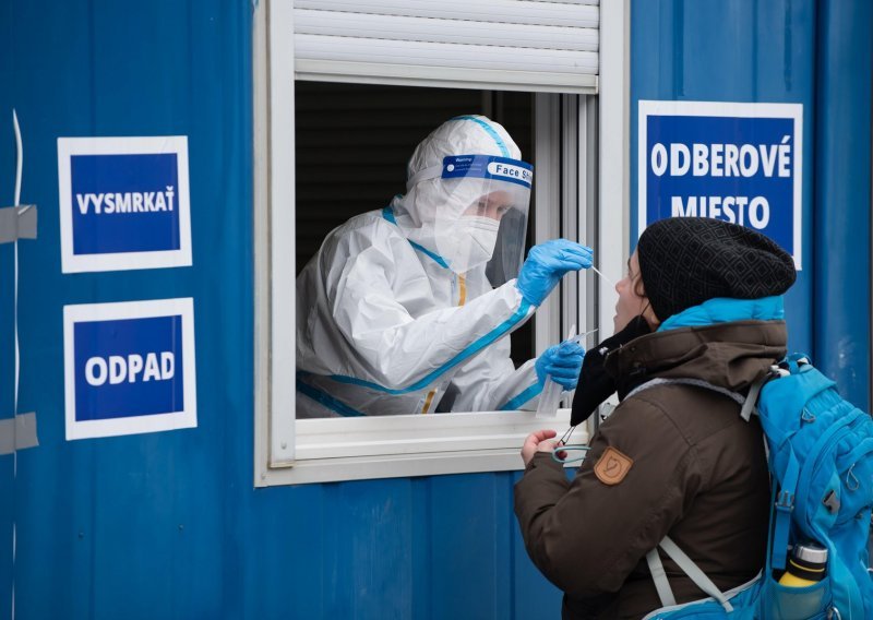 Slovačka produljila izvanredno stanje zbog pandemije do 19. ožujka, ostaje i policijski sat