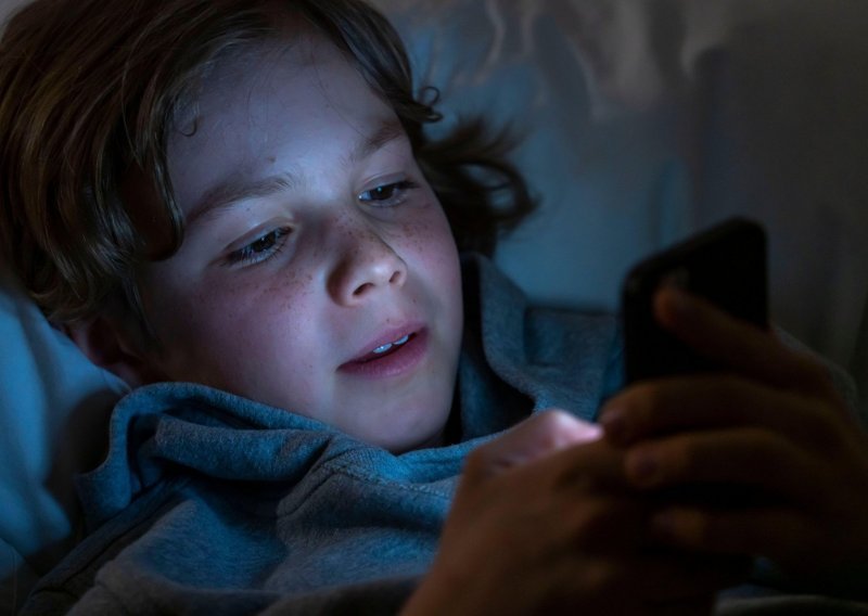 Sedmogodišnjak potrošio 2750 eura na kupnju mobilnih igrica pa nastavio igrati u tajnosti, majka račun osporila