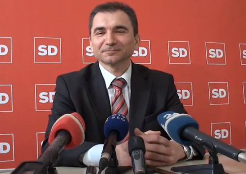 Zbog zloporabe smijenjen slovenski ministar obrane