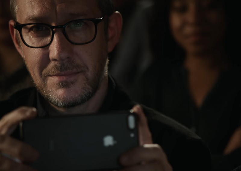 Apple: iPhone 7 ima kamericu ravnu filmskima