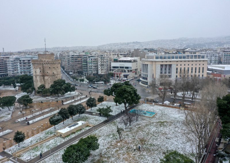 Snijeg u Grčkoj, prekrio i atensku Akropolu