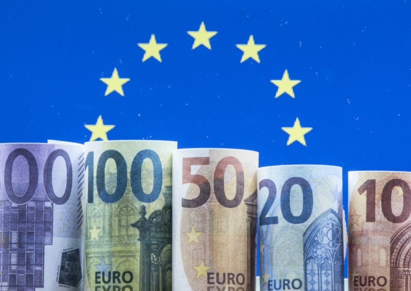 'Hrvatska će imati mnoge koristi od uvođenja eura, zaduživanje u stranim valutama povećava rizičnost'