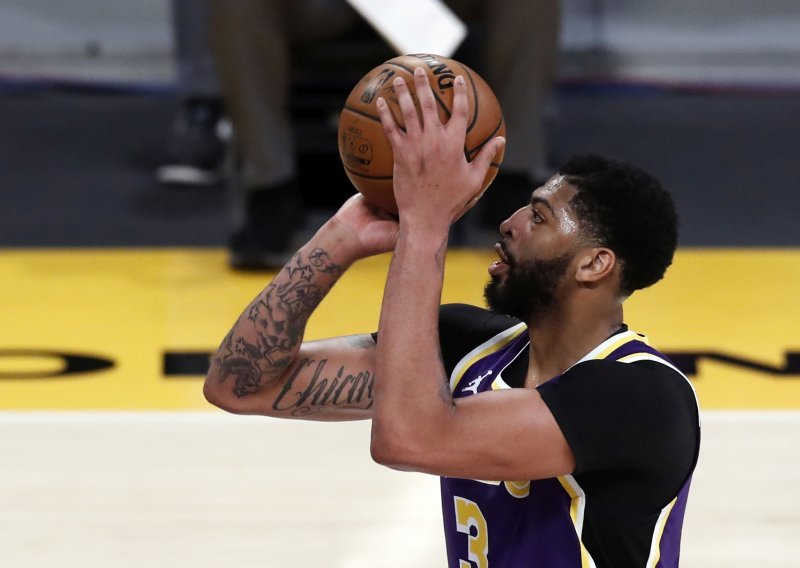 LA Lakersi morat će još najmanje mjesec dana igrati bez jedne od svojih zvijezda