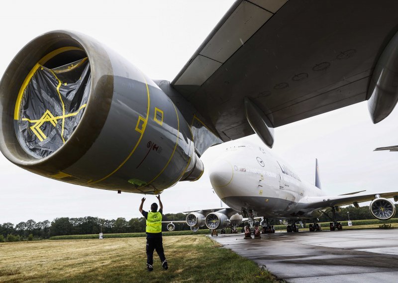 Nizozemska istražuje zbog čega su Boeingu 747 otpali dijelovi motora