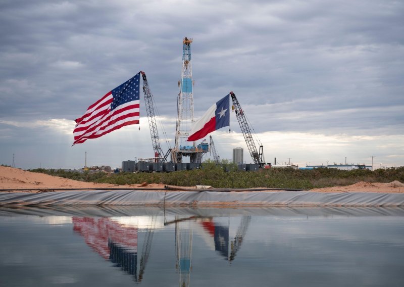 Rafinerije u Teksasu ispustile u zrak tone štetnih plinova