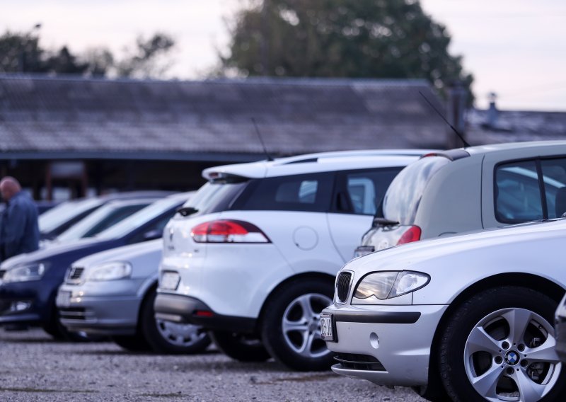 Direktor jedne petrinjske tvrtke uvezao je desetke automobila iz Njemačke bez da je platio porez