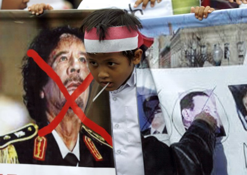 Javio se Gadafi: poziva žene i djecu u borbu