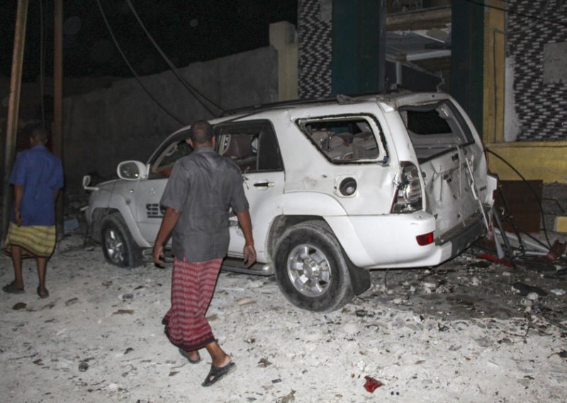 Najmanje 20 mrtvih, 30 ranjenih u samoubilačkom napadu u Somaliji