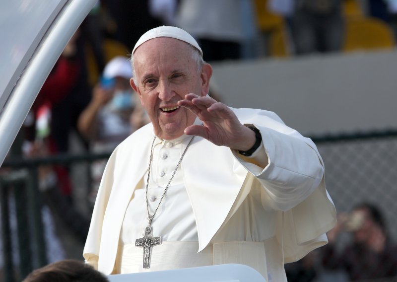 Koronakriza pogodila i Vatikan: Papa naredio smanjenje plaća kardinala i svećenika