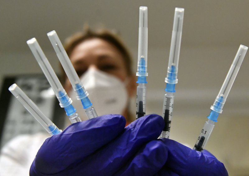 Merck u Francuskoj gradi tvornicu laboratorijske opreme za cjepiva protiv covida 19