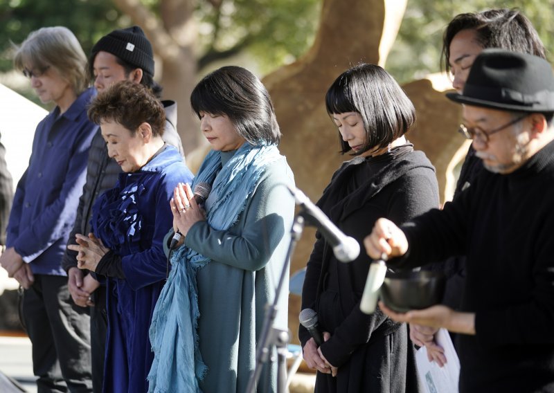 Japanski premijer na 10. obljetnicu potresa i cunamija: Nepodnošljivo je pomisliti na osjećaje članova obitelji žrtava