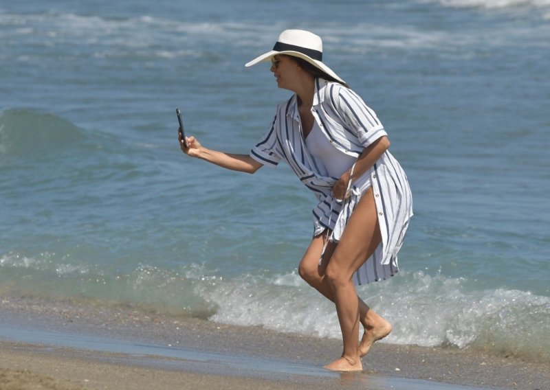 Eva Longoria uživa u odmoru i hvali se tijelom stvorenim za bikini