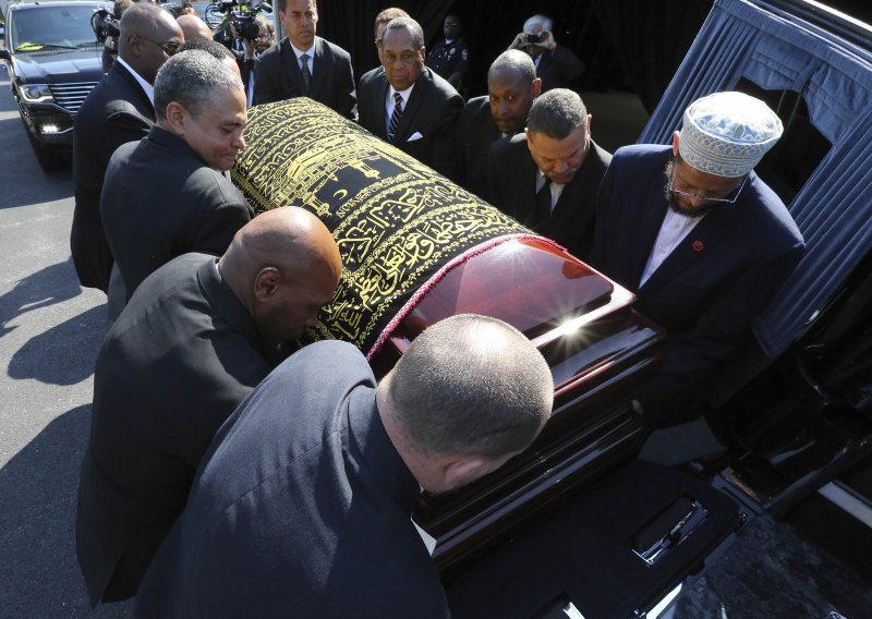 Muhammad Ali pokopan u rodnom Louisvilleu