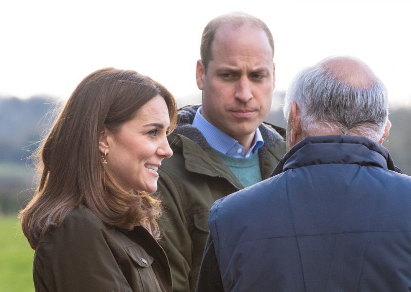 Zbog intervjua princ William se ponaša izrazito zaštitnički prema Kate Middleton, a izvori tvrde da se lako i brzo razbjesni