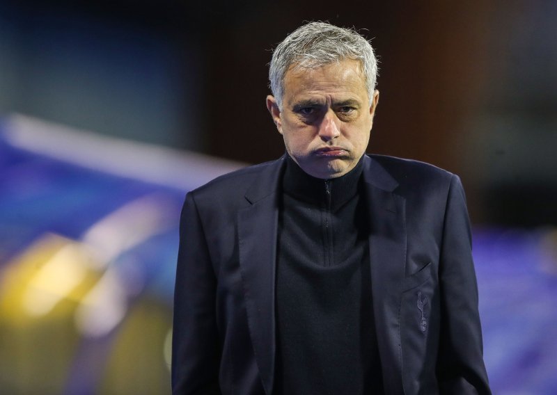 Jose Mourinho iskreno je priznao da će ga poraz od Dinama još dugo proganjati: Taj ožiljak će ostati...