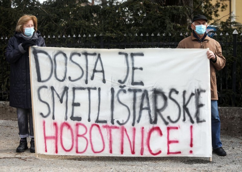[FOTO/VIDEO] HDZ-ovog Davora Filipovića u Resniku dočekali prosvjednici i poručili: 'Neće pobijediti'