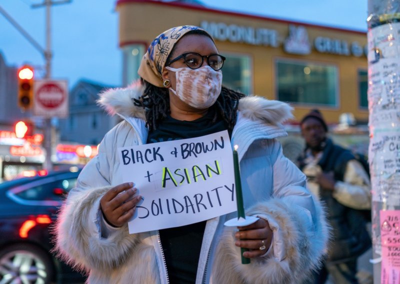 Stotine u Atlanti u znak potpore azijsko-američkoj zajednici nakon pokolja u salonima za masažu