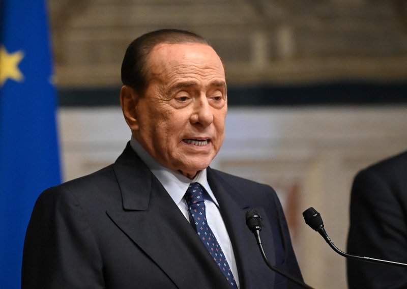 Bivši talijanski premijer Berlusconi završio u bolnici
