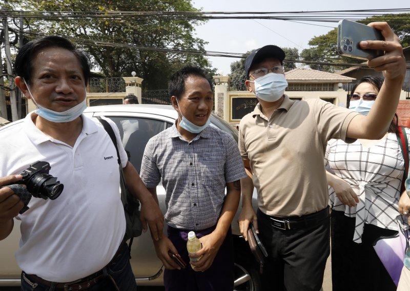 Oko 600 prosvjednika, među njima fotograf AP-a, pušteni iz zatvora u Mijanmaru
