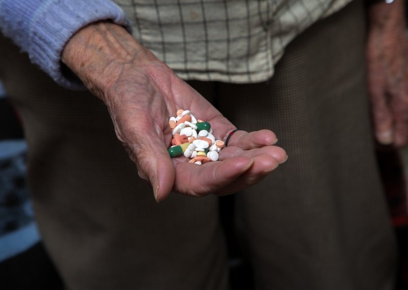 Zabrinjavajuće povećanje korištenja opijata u starijoj dobi: Lijekovi za spavanje, sirupi protiv kašlja, svi mogući lijekovi na recept i bez recepta...