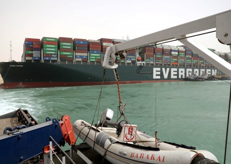 [VIDEO] Nakon višednevne agonije oslobođen brod koji se nasukao u Sueskom kanalu