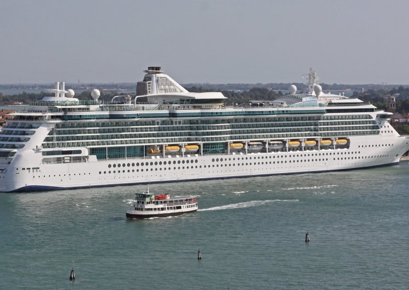 Velikim putničkim brodovima zabranjeno približavanje centru Venecije