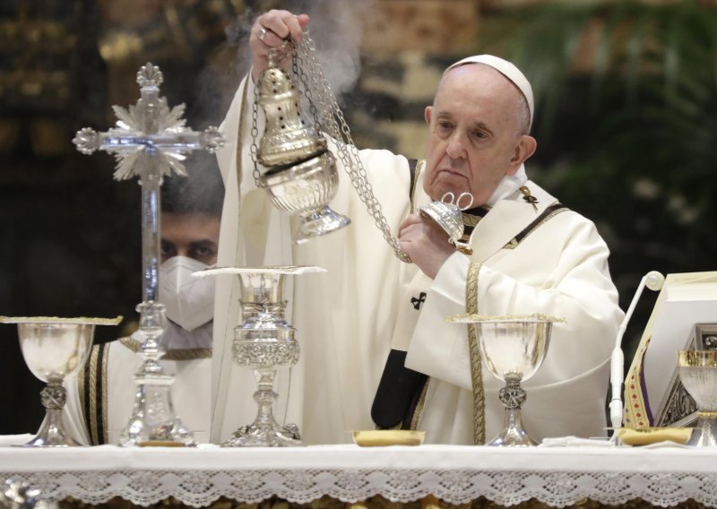 Papa će zbog pandemije predvoditi obrede Svetog petka uz stroge restrikcijske mjere, a izostat će procesija Križnog puta