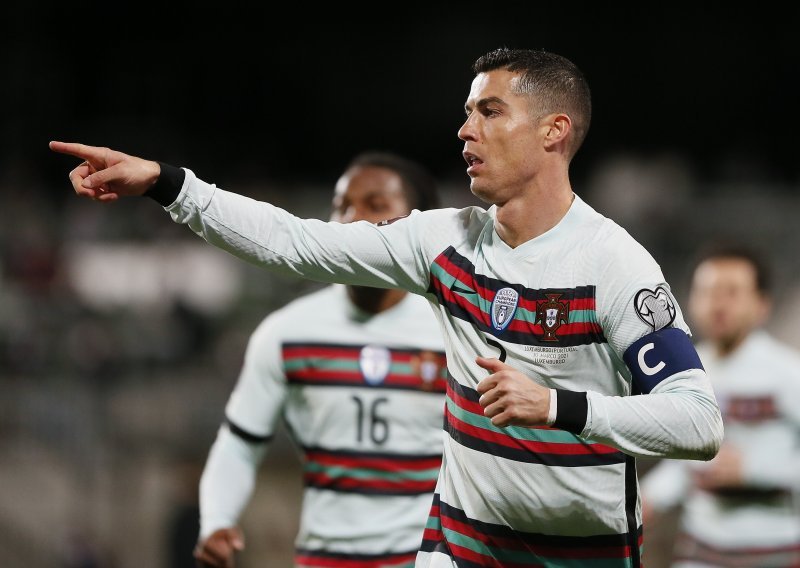 Cristiano Ronaldo nije ni slutio da bi njegova ljutnja i odbačena kapetanska traka mogli pomoći u liječenju teško bolesnog dječaka iz Srbije