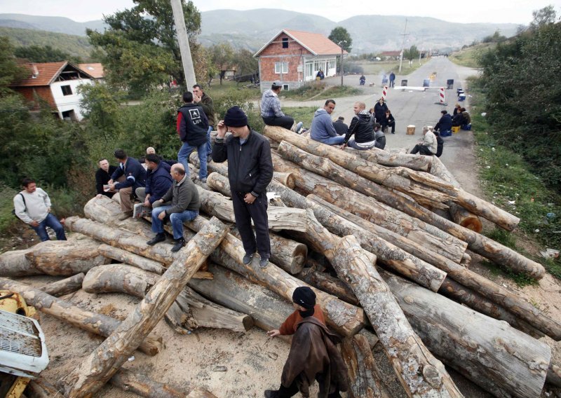 Roadblocks in north Kosovo being removed