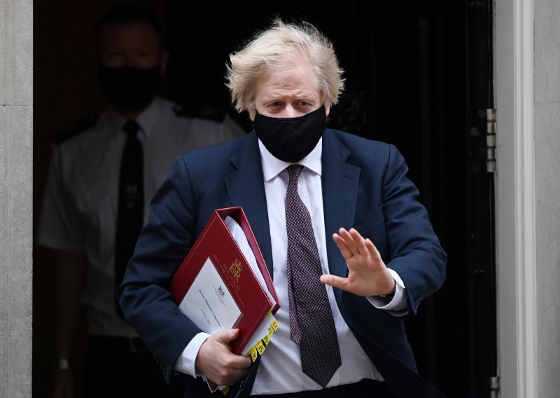 Britanski ministar odbacio da je Johnson govorio o 'gomilanju tijela' umjesto opće karantene