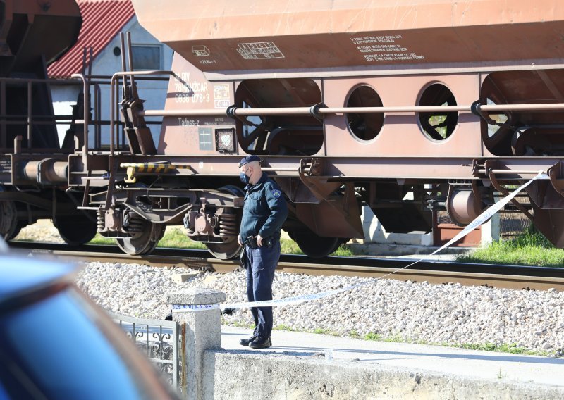 Završen očevid: U naletu vlaka u Kaštel Gomilici smrtno stradao maloljetnik