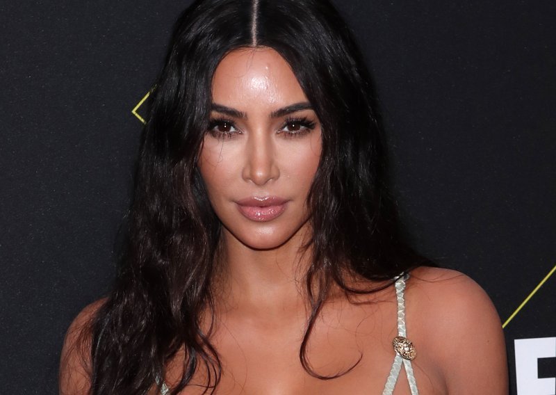 Zagonetna Kim Kardashian u oskudnoj haljini poručuje: 'Nije na vama da razumijete'