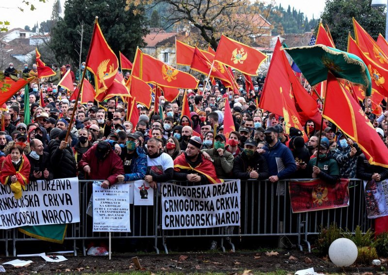 Crnogorci u velikim problemima, Kinezi im drže jednu četvrtinu inozemnog duga: Molimo Bruxelles da nam pomogne s pozajmicom od milijardu dolara