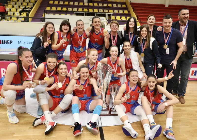 Povijesni trofej za košarkašice dubrovačke Raguse; osvojile su Kup Ružice Meglaj-Rimac