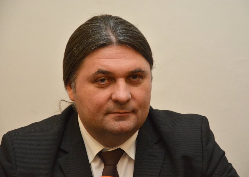 SDP-ov kandidat Kešer upozorava dužnosnike na žilet-žicu između Mađarske i Hrvatske