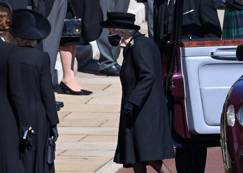 Period žalosti: Koliko dugo će kraljica Elizabeta nositi crninu nakon smrti supruga