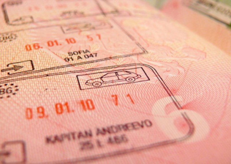 Austrija oduzima 900 diplomatskih putovnica