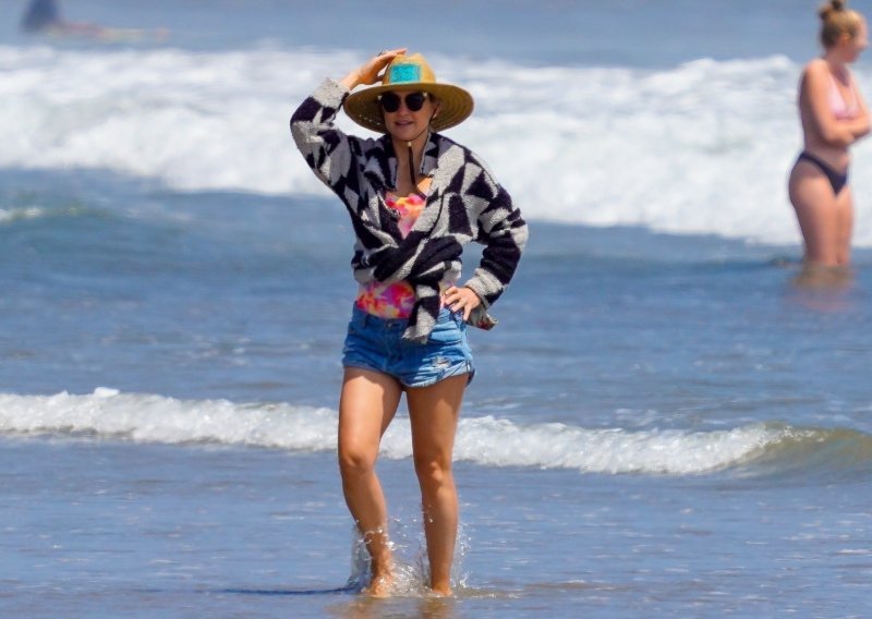 Tijelo stvoreno za bikini: Oskudno odjevena Kate Hudson nije odoljela zovu divljine