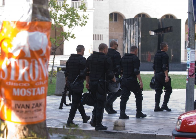 Jedna osoba ozlijeđena, deset uhićeno u navijačkome nasilju u Mostaru