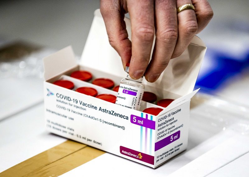 Cjepivo AstraZenece koje je Hrvatska donirala Crnoj Gori stiglo u Podgoricu