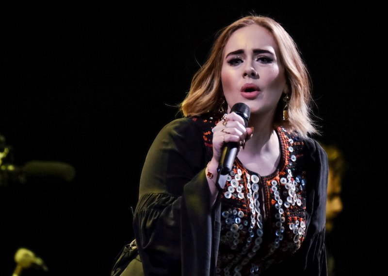 Preminuo otac pjevačice Adele: Do smrti nije uspio izgladiti odnos sa slavnom kćeri